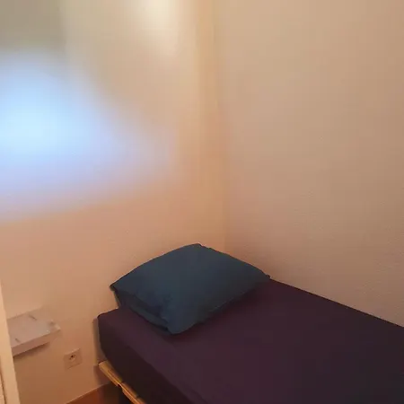 Cozy With Private Parking Wifi