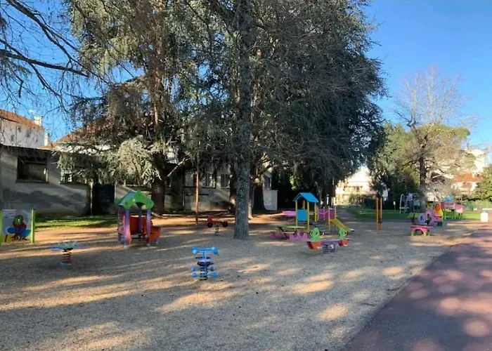 Cozy With Private Parking Wifi